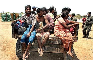 People cross over to the government side during the final offensive against the LTTE