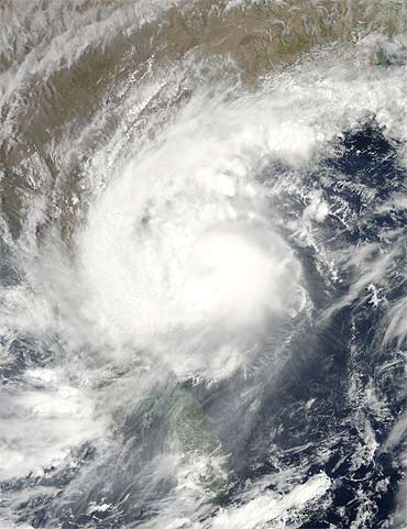 Image captured by NASA's Aqua Satellite MODIS of cyclone Laila off the Indian coast at 4.10 am EDT on May 19