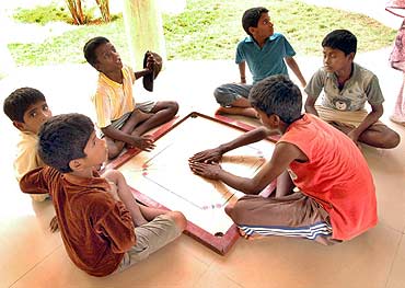 Children playing carrorm at Ananda Illam