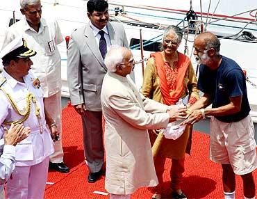 Commander Dilip Donde is greeted by Vice President Hamid Ansari after his return to Mumbai