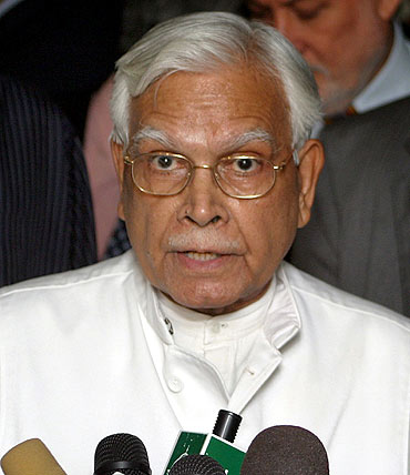 India should not expect much from Obama's visit, says K Natwar Singh