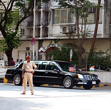 The President's cavalcade near Mani Bhavan