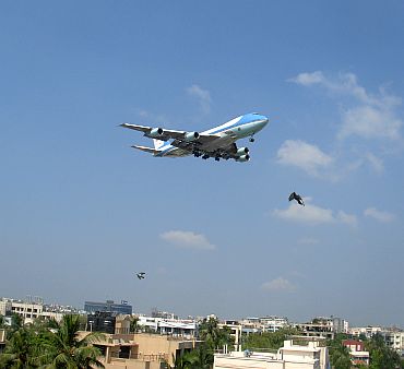 Air Force One moments before it touched down at the Chhatrapati Shivaji International Airport
