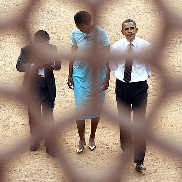 US President Barack Obama and First Lady Michelle Obama tour Humayun's Tomb with their guide K K Mohammad