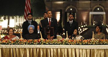 Presdient Obama speaks at the state dinner at Rashtrapati Bhavan