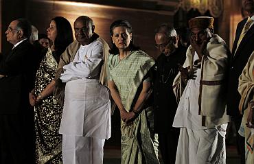 AK Antony, Pranab Mukherjee, Sonia Gandhi and HD Deve Gowda wait to greet Barack Obama