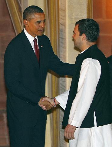 Rahul Gandhi (R)speaks with US President Barack Obama