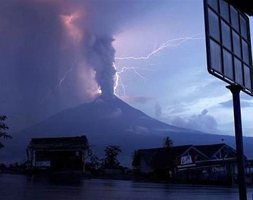 Indonesia's Fire Mountain is still erupting!
