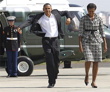 President Obama and US first lady Michelle Obama walk from Marine One to Air Force One in Mumbai