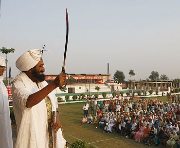 Sri Sri at Jhakkar village in Amritsar