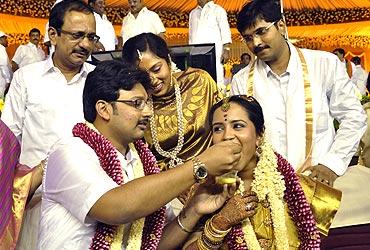 The groom, Durai Dayanidhi Azhagiri feeds his bride