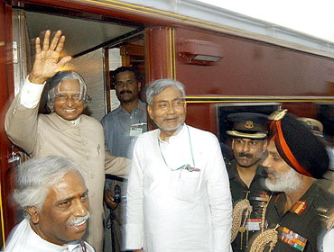 Former President A P J Abdul Kalam with then railway minister Nitish Kumar in  Harnaut, Bihar