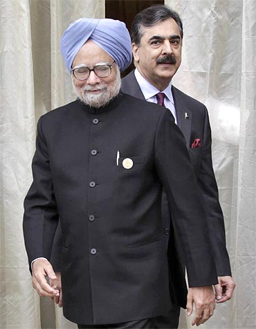 Prime Minister Manmohan Singh and his Pakistani counterpart Yusuf Raza Gilani at the SAARC summit in Bhutan
