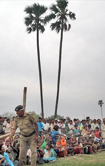 A small crowd awaits Lalu at an election rally in Revelganj, Bihar, 2009