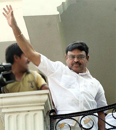 Ambatti Ram Babu at Jaganmohan Reddy's house in Banjara Hills, Hyderabad