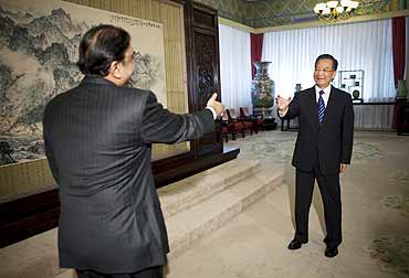 Pakistan President Asif Ali Zardari, left, and Chinese Premier Wen Jiabao in Beijing