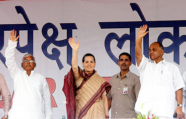 RJD supremo Lalu Prasad, Congress chief Sonia Gandhi and Agriculture Minister Sharad Pawar, erstwhile allies of UPA-I, address a rally in Patna