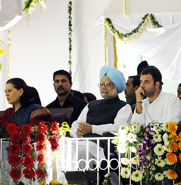 Congress president Sonia Gandhi with Prime Minister Manmohan Singh and son Rahul