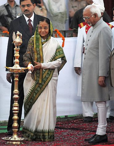 President Pratibha Devisingh Patil lighting the lamp at the Dussehra celebrations along with Vice President Hamid Ansari