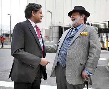 Tharoor speaks to Pakistani ambassador to the UN, Haroon Rashid