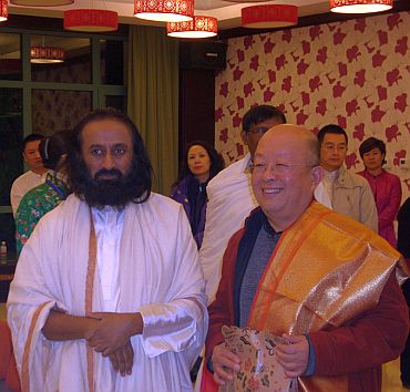 Sri Sri Ravi Shankar with Chang Da Lin, executive director of Buddhism association, World Buddhist peace foundation