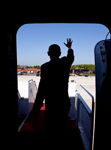 President Obama exits Air Force One, which will bring him to India on November 5