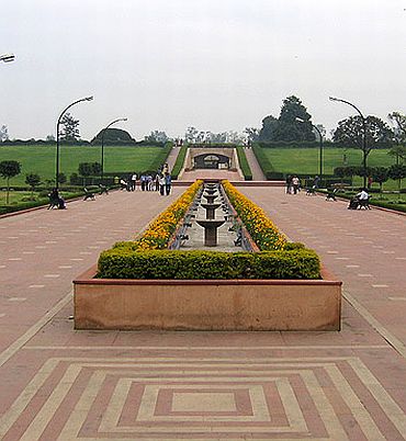 The approachway to Rajghat
