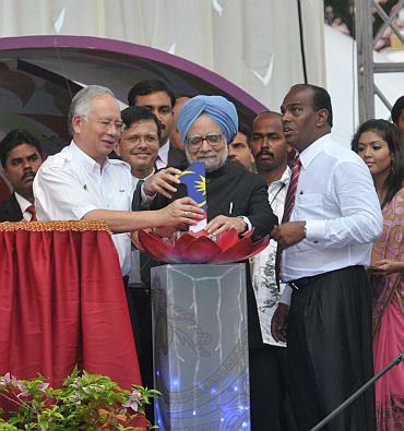 Dr Manmohan Singh and Malaysian Prime Minister Mohd Najib Bin Tun Abdul Razak jointly launching the Little India