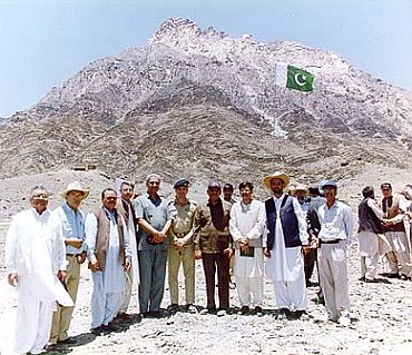 Photo of leaders of the Pakistani nuclear weapon test team and weapons development scientists at the site of the Pakistani 1998 Chagai-I nuclear weapons test