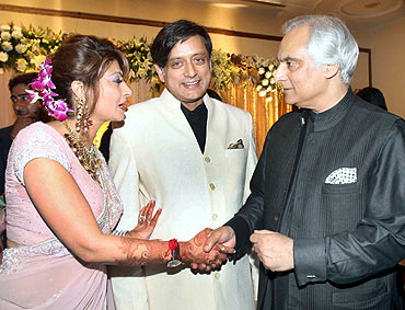 Pakistan High Commissioner to India Shahid Malik greets the newly wedded couple