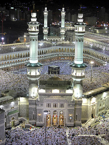 Millions gather at Mecca for Ramzan - Rediff.com News