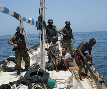 Commandos on board the pirate boat
