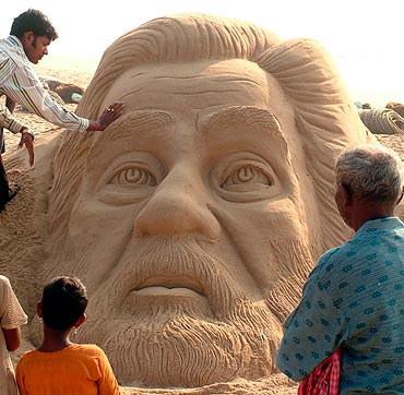 Patnaik adds the final touches to a sand sculpture of executed former Iraqi President Saddam Hussein