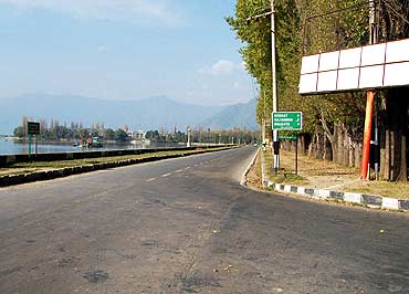 A empty boulevard along Srinagar's famous Dal Lake