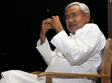 Bihar netas go party-hopping