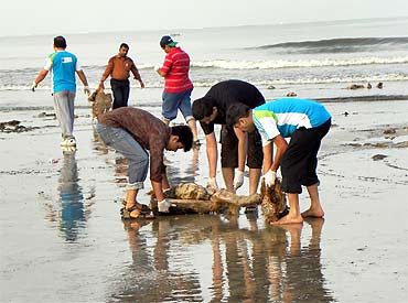 Mumbai's famed beach cleaned up after Ganesh immersion