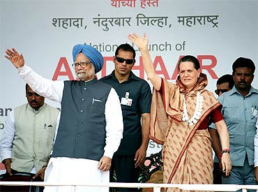 PM Dr Singh and Sonia Gandhi wave to the crowd after addressing the rally near Tembhali