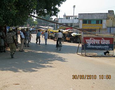 A police checkpoint at Ayodhya