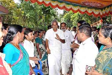 Chandy interacts with the public while camapaigning for K R Gowri Amma