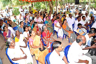 UDF supporters listen intently as Chandy addresses a rally