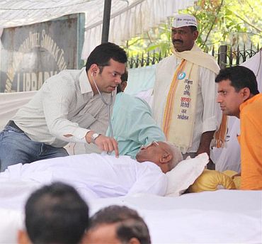 A doctor checking on Hazare's health