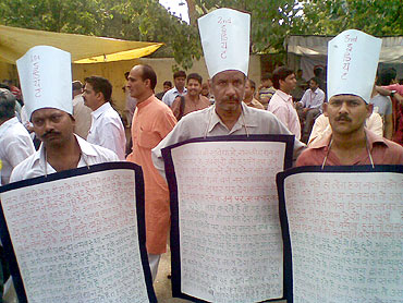 Farmers Ravinder Yadav, Akhilesh Yadav and Sivaji Singh from Ghonda in Uttar Pradesh