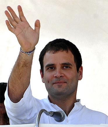 Rahul Gandhi waves during the campaign in Tamil Nadu