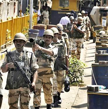 Para-military forces outside Arthur Road Jail