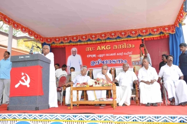 Kerala Chief Minister V S Achuthanandan addresses a meeting