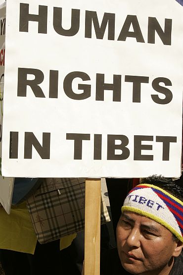 Pro-Tibet demonstrator attends rally at City Hall in San Francisco