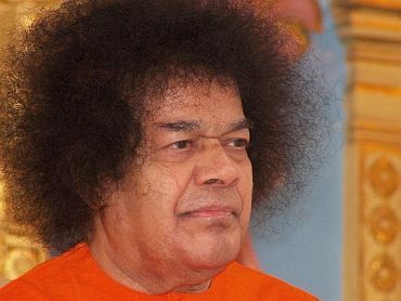 Puttaparthi tense over Sai Baba's worsening health