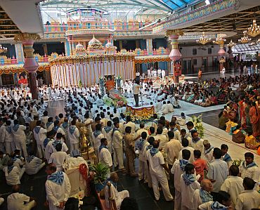 Sathya Sai Baba's funeral to be private affair