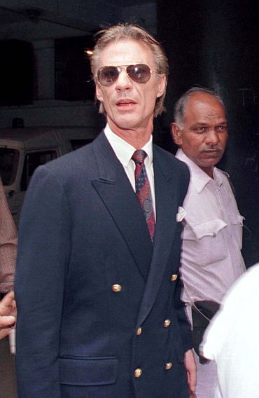 Former British army pilot Peter Bleach enters a court in the eastern Indian city of Calcutta April 9. Bleach along with five Lativian crew members were arrested December 21 in 1995 in the Purulia case