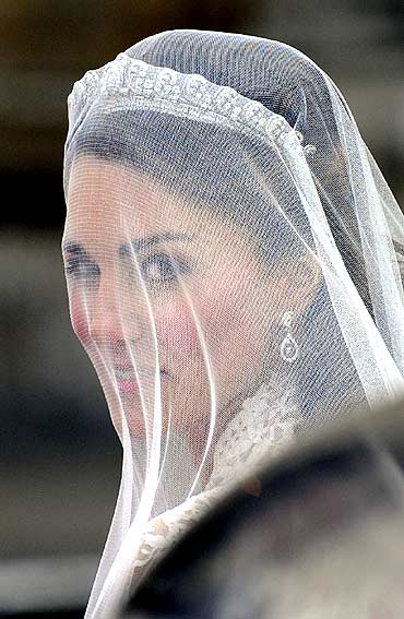 Kate Middleton arrives at Westminster Abbey before the marriage ceremony